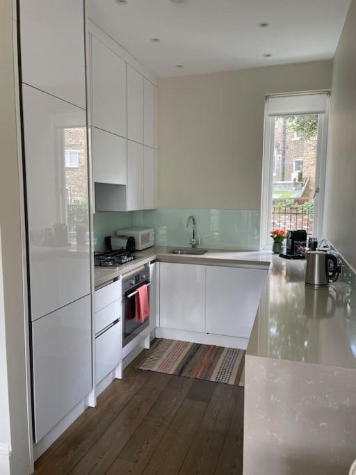 Stylish 3-Bedroom Flat In Kensington Londen Buitenkant foto