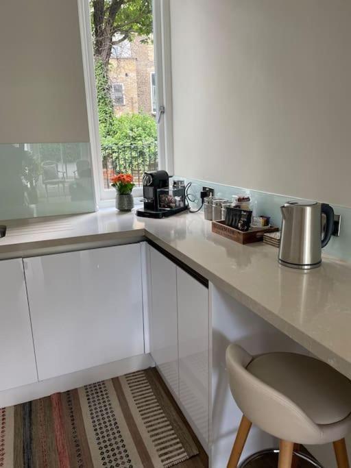 Stylish 3-Bedroom Flat In Kensington Londen Buitenkant foto