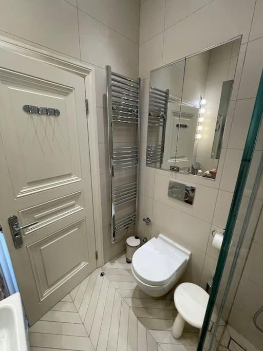 Stylish 3-Bedroom Flat In Kensington Londen Buitenkant foto