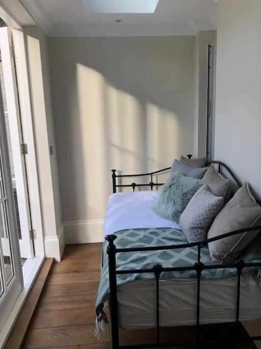 Stylish 3-Bedroom Flat In Kensington Londen Buitenkant foto