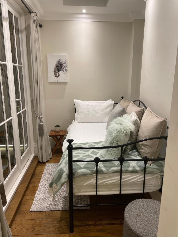Stylish 3-Bedroom Flat In Kensington Londen Buitenkant foto